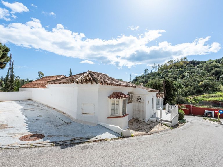 Villa for Sale in Benahavís, Malaga 30