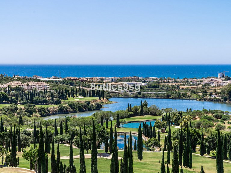 Villa for Sale in Los Flamingos, Malaga 5