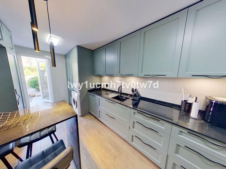 Apartment for Sale in Arroyo De La Miel, Malaga 19