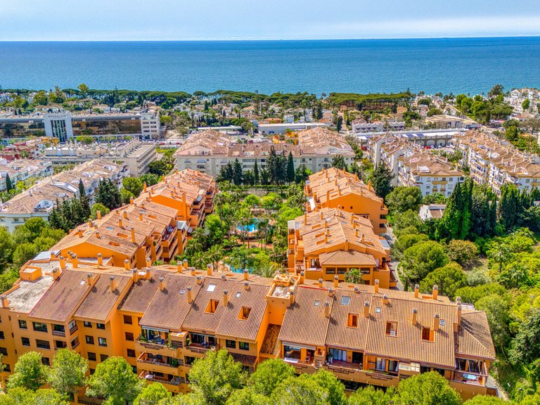 Apartment for Sale in The Golden Mile, Malaga 1