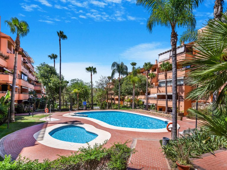 Apartment for Sale in The Golden Mile, Malaga 14