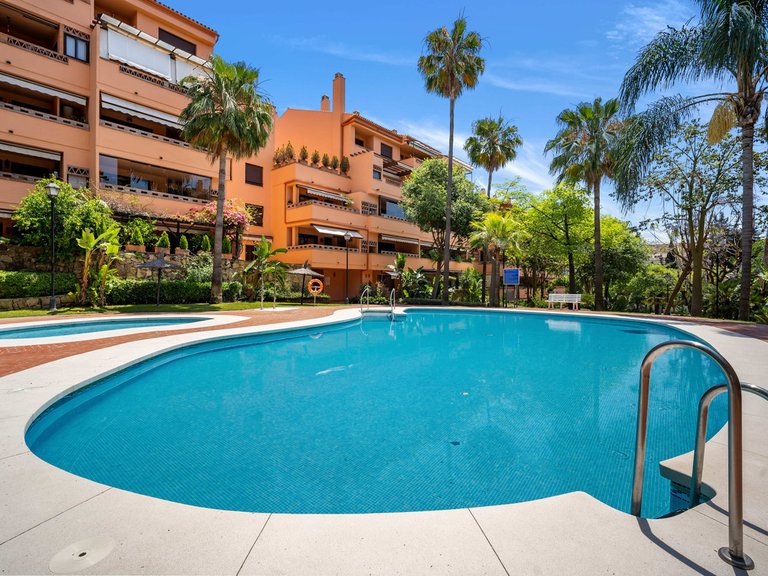 Apartment for Sale in The Golden Mile, Malaga 9