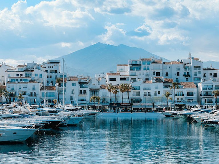 Apartment for Sale in Puerto Banús, Malaga 15