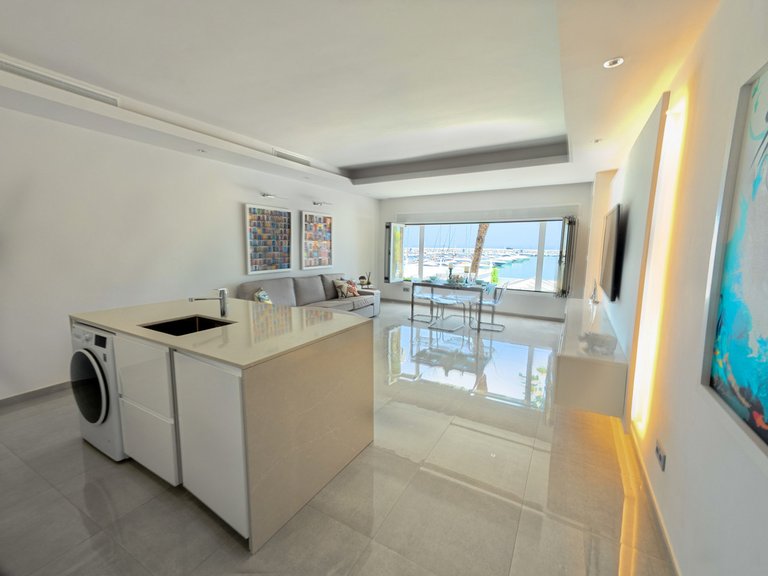 Apartment for Sale in Puerto Banús, Malaga 4