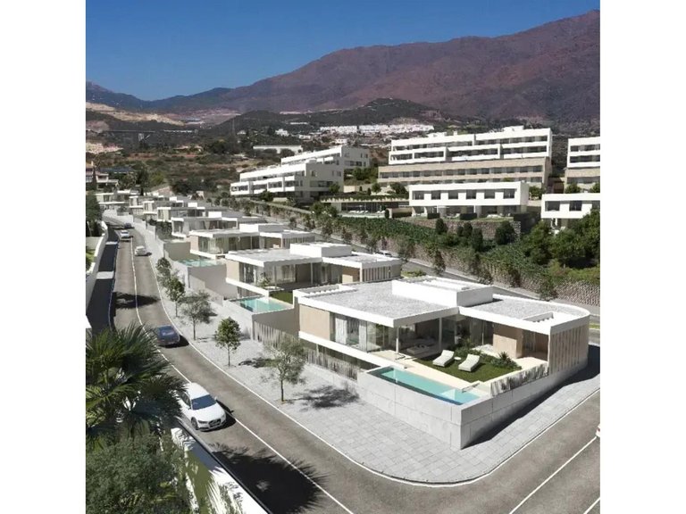 Villa for Sale in Estepona, Malaga 1