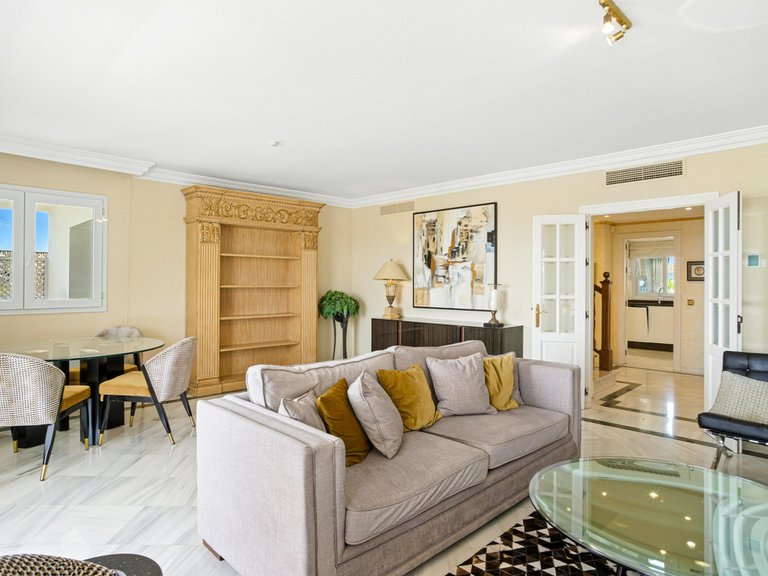 Apartment for Sale in The Golden Mile, Malaga 12