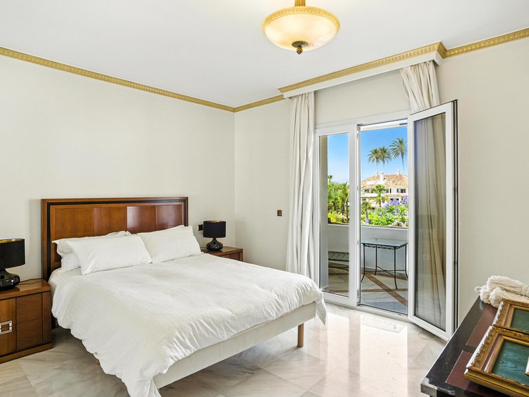 Apartment for Sale in The Golden Mile, Malaga 20