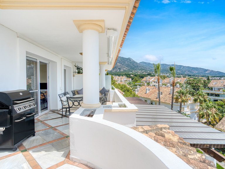Apartment for Sale in The Golden Mile, Malaga 23