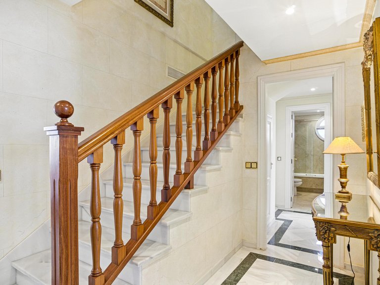 Apartment for Sale in The Golden Mile, Malaga 25