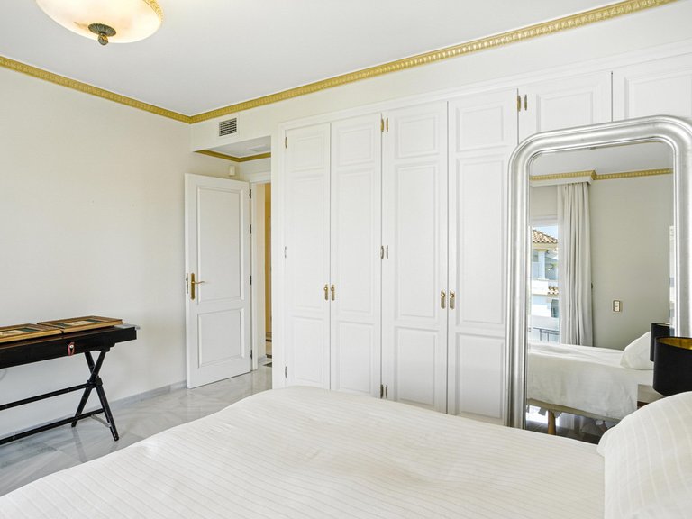 Apartment for Sale in The Golden Mile, Malaga 29