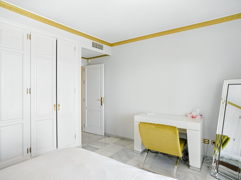 Apartment for Sale in The Golden Mile, Malaga 38