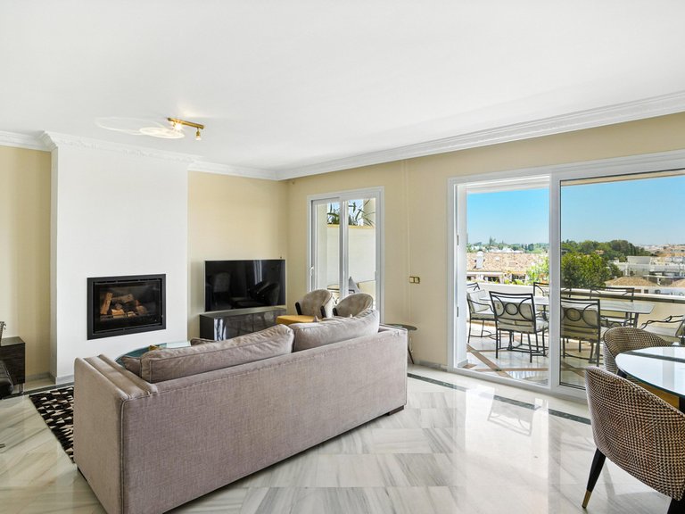 Apartment for Sale in The Golden Mile, Malaga 5