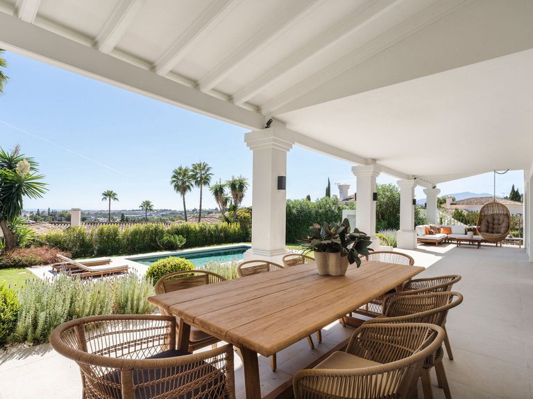 Villa for Sale in Nueva Andalucía, Malaga 1