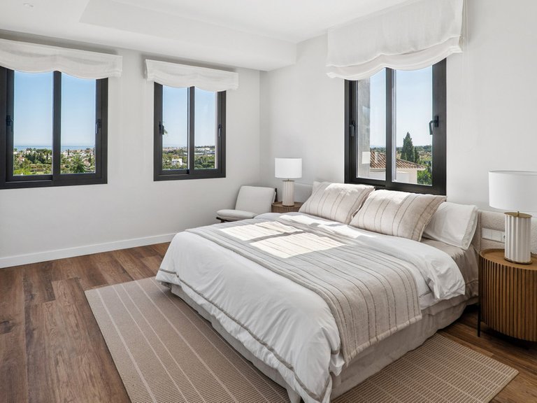Villa for Sale in Nueva Andalucía, Malaga 10