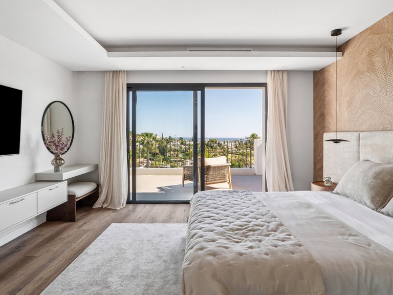 Villa for Sale in Nueva Andalucía, Malaga 11