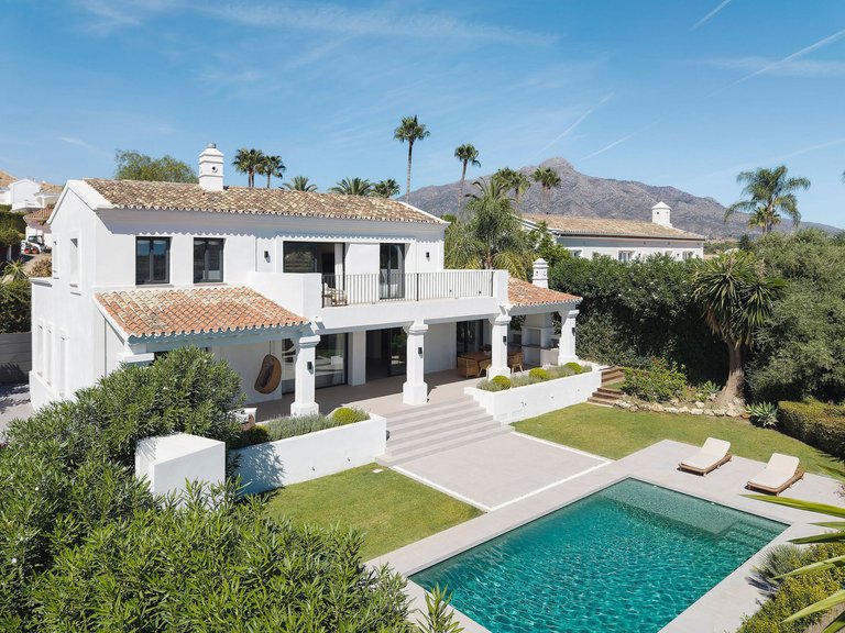 Villa for Sale in Nueva Andalucía, Malaga 2