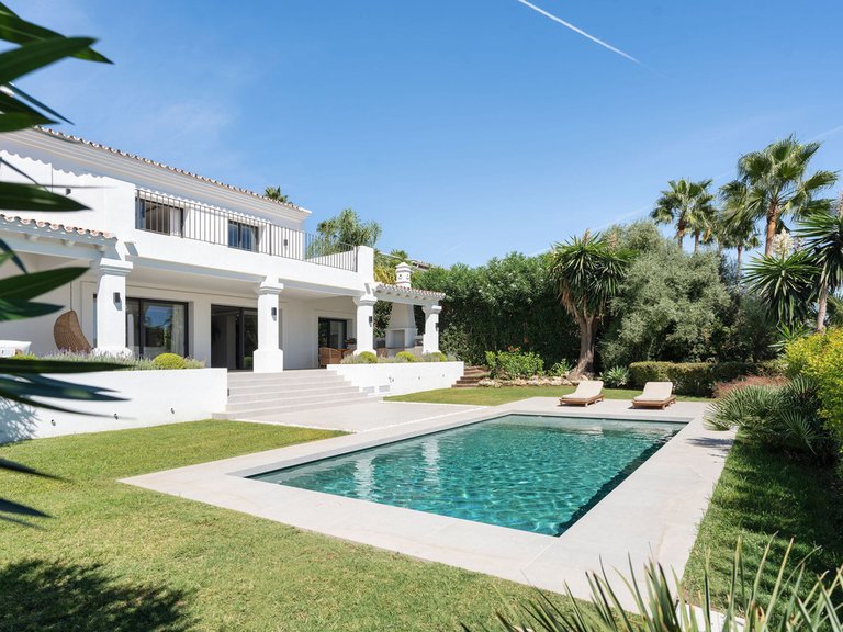 Villa for Sale in Nueva Andalucía, Malaga 24