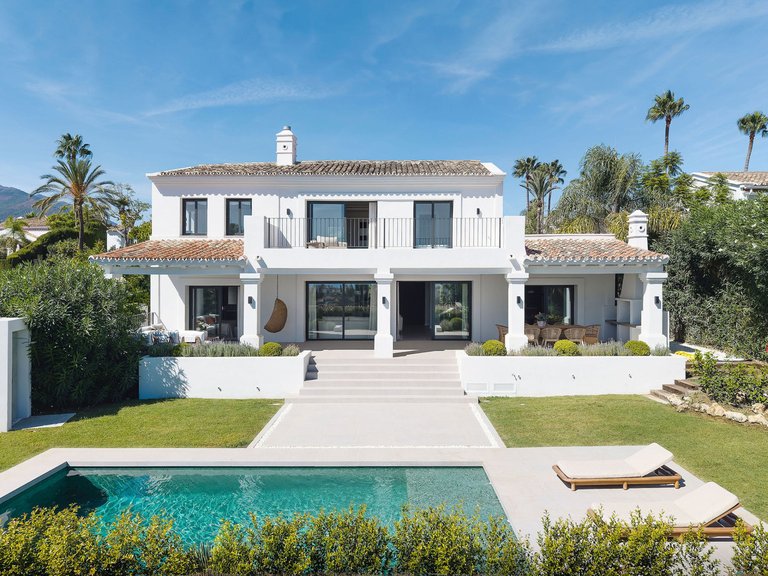 Villa for Sale in Nueva Andalucía, Malaga 25