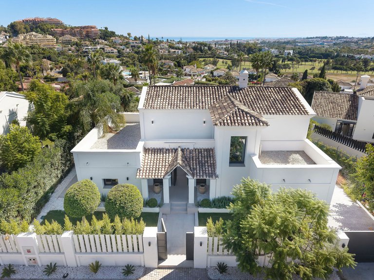 Villa for Sale in Nueva Andalucía, Malaga 26