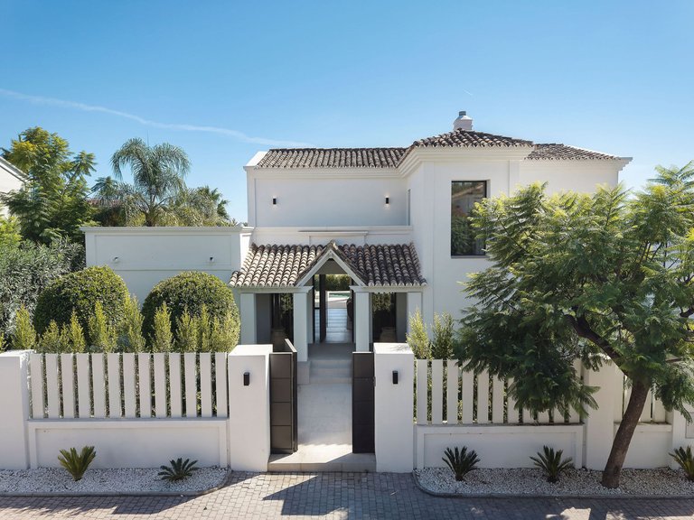 Villa for Sale in Nueva Andalucía, Malaga 27