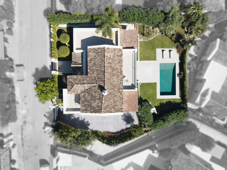 Villa for Sale in Nueva Andalucía, Malaga 28