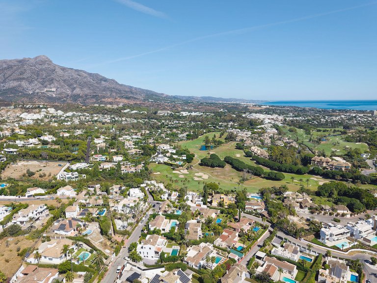 Villa for Sale in Nueva Andalucía, Malaga 30