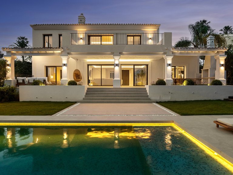 Villa for Sale in Nueva Andalucía, Malaga 31
