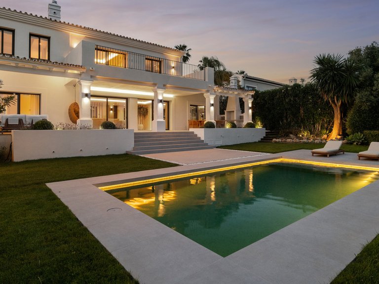 Villa for Sale in Nueva Andalucía, Malaga 32