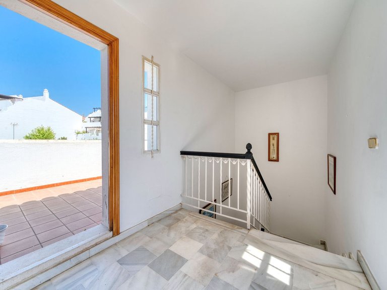Villa for Sale in Bel Air, Malaga 11