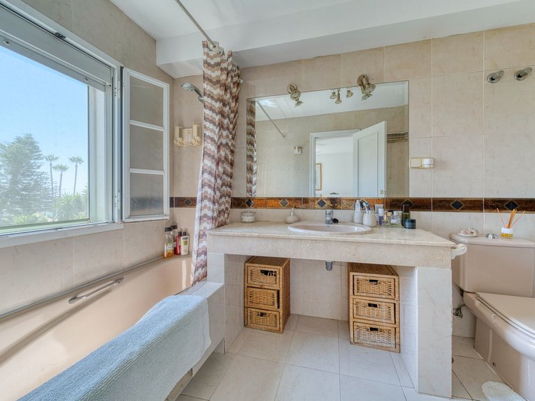 Villa for Sale in Bel Air, Malaga 20
