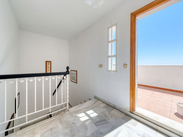 Villa for Sale in Bel Air, Malaga 24