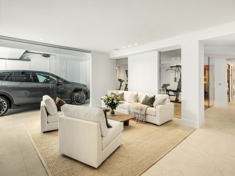 Villa for Sale in Costa del Sol Nueva Andalucía, Malaga 17