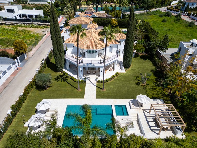 Villa for Sale in Costa del Sol Nueva Andalucía, Malaga 32