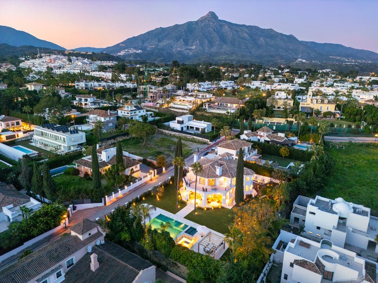 Villa for Sale in Costa del Sol Nueva Andalucía, Malaga 35