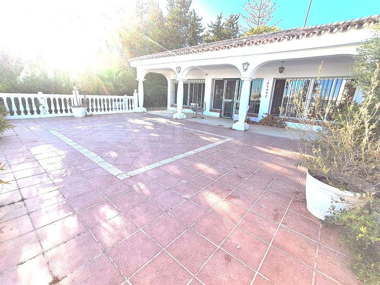 Villa for Sale in El Paraiso, Malaga 7