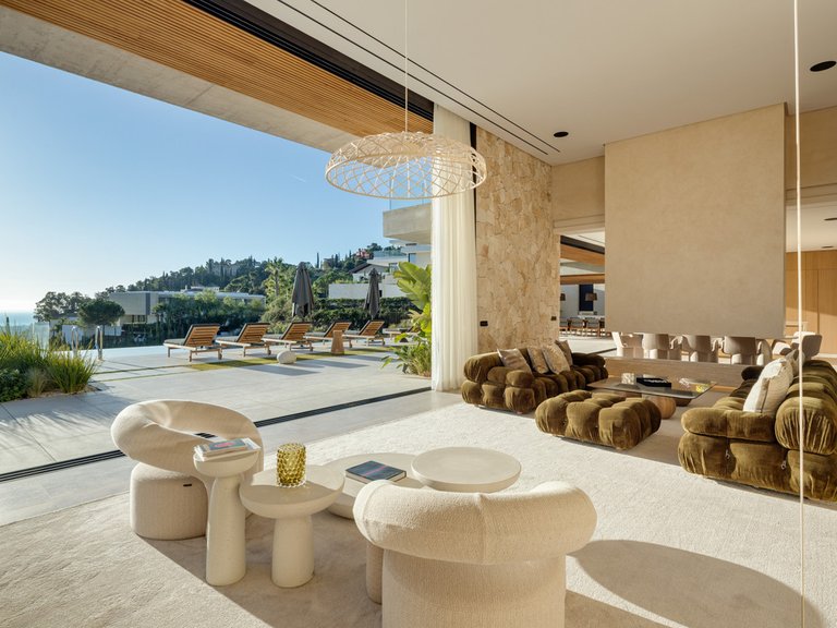 Villa for Sale in El Madroñal, Malaga 11
