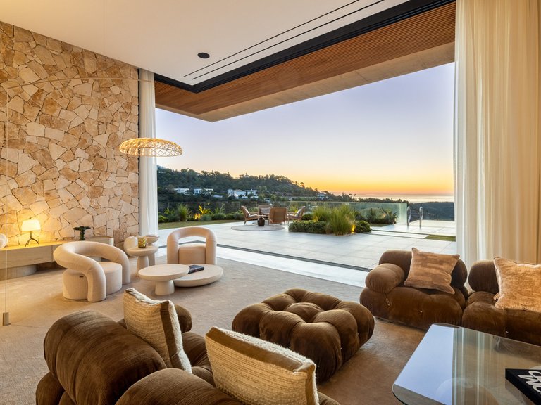 Villa for Sale in El Madroñal, Malaga 13