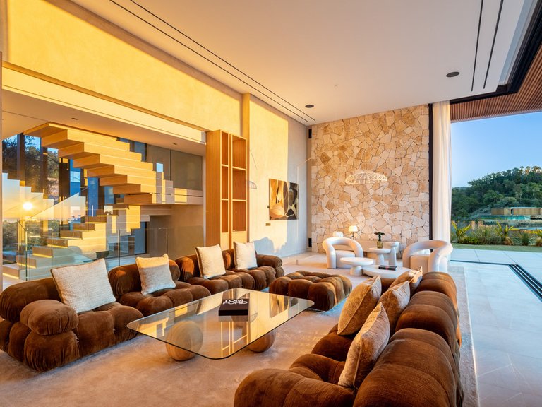 Villa for Sale in El Madroñal, Malaga 6