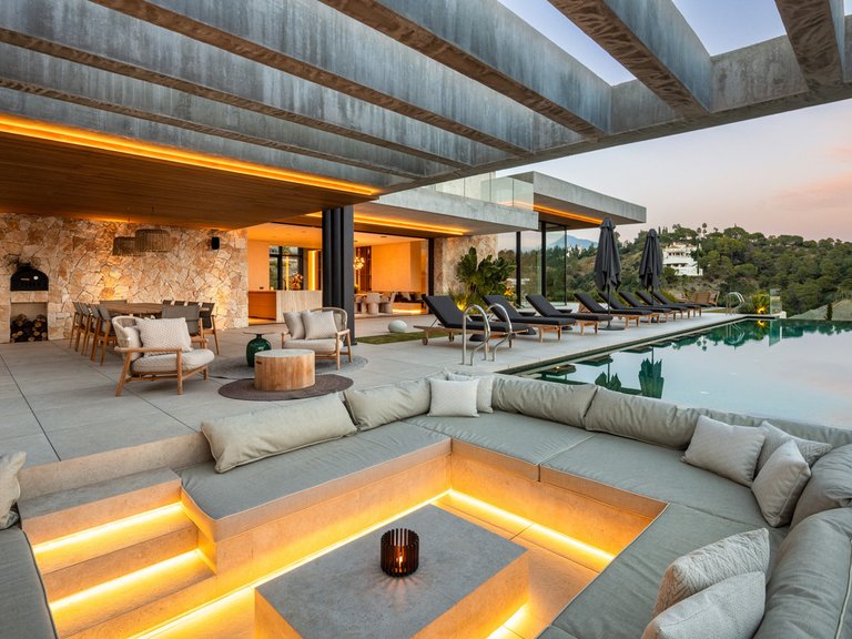 Villa for Sale in El Madroñal, Malaga 9