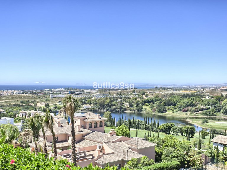 Villa for Sale in Los Flamingos, Malaga 8