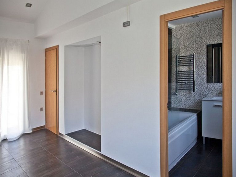 Villa for Sale in Calahonda, Malaga 4
