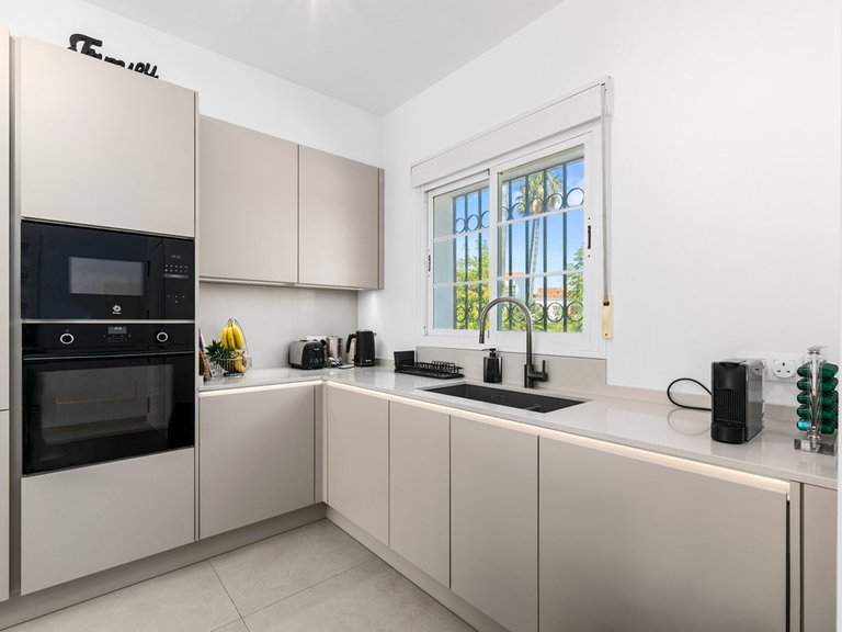 Villa for Sale in Bel Air, Malaga 11