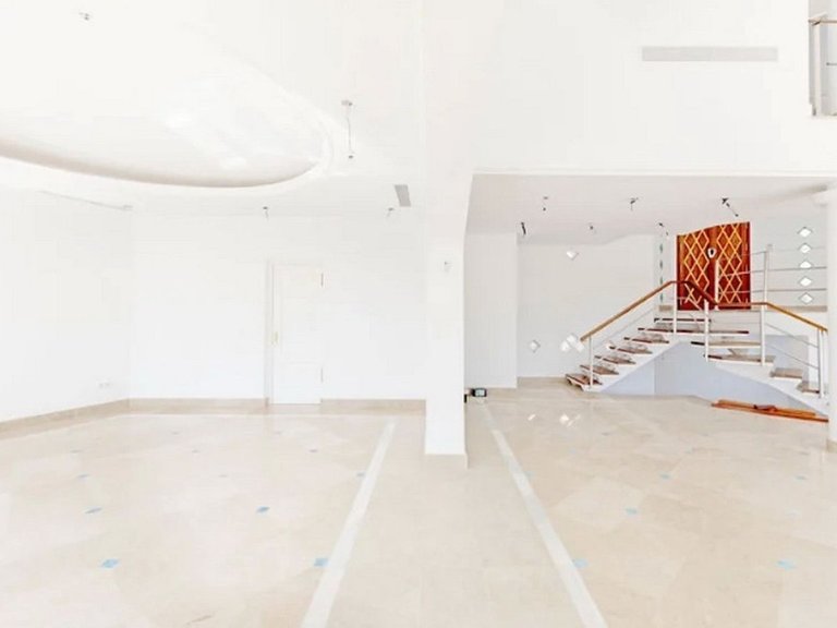Villa for Sale in Los Almendros, Malaga 10