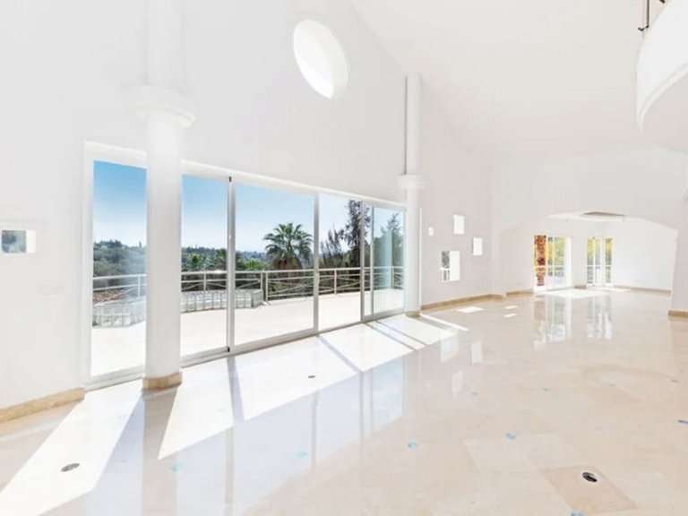 Villa for Sale in Los Almendros, Malaga 12