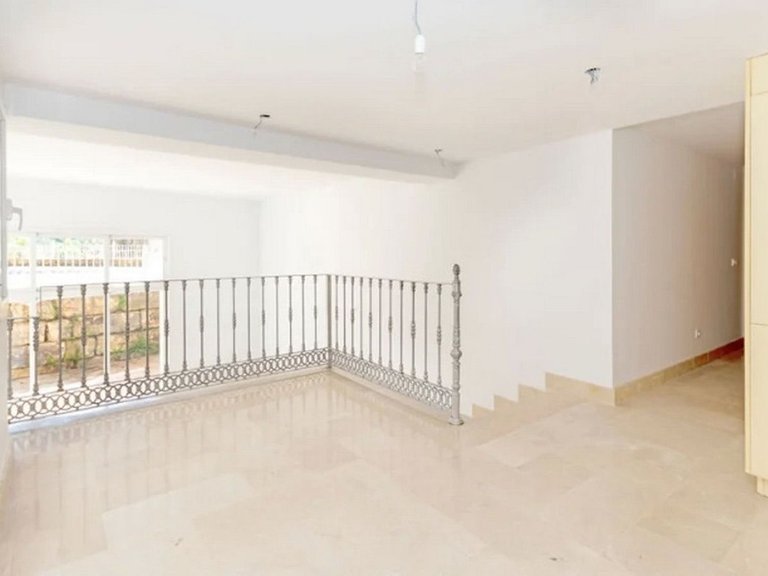 Villa for Sale in Los Almendros, Malaga 15