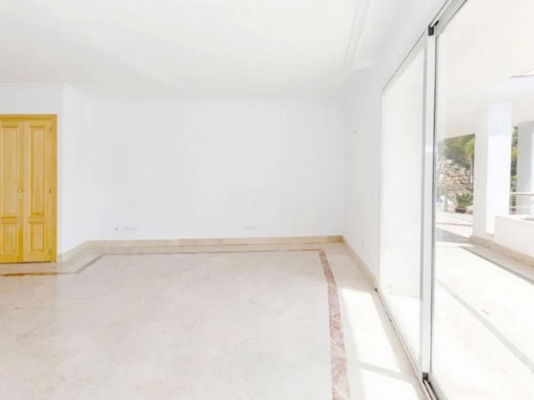 Villa for Sale in Los Almendros, Malaga 17