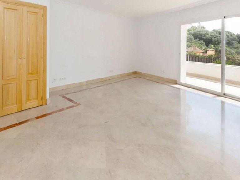 Villa for Sale in Los Almendros, Malaga 19