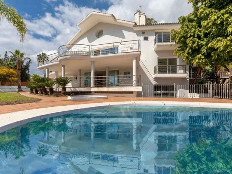 Villa for Sale in Los Almendros, Malaga 2