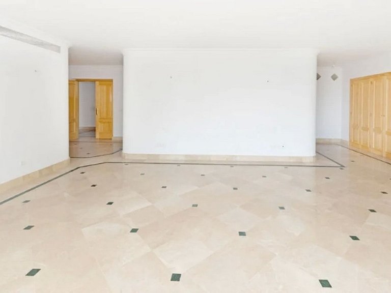 Villa for Sale in Los Almendros, Malaga 20
