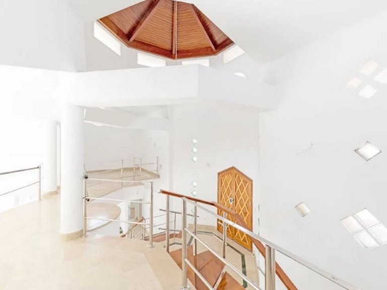 Villa for Sale in Los Almendros, Malaga 21